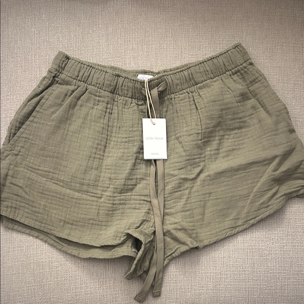 Aritzia sail micro shorts in sun-dried olive - XS